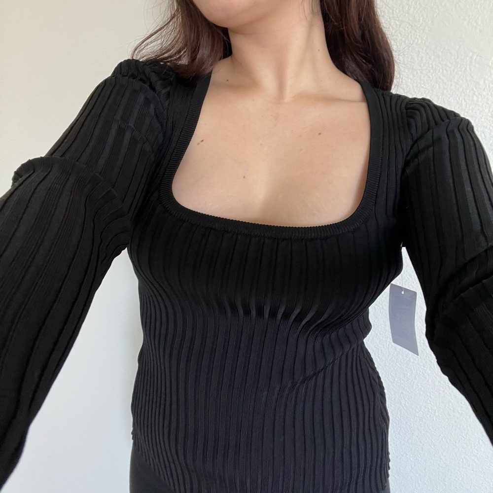 Good American Unique Style SLIT BACK – Long sleeved top. ✨✨🖤
